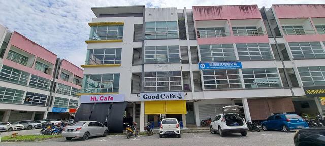 4 storey shop corner & inter at pending near BCCK,bintawa,pending 1