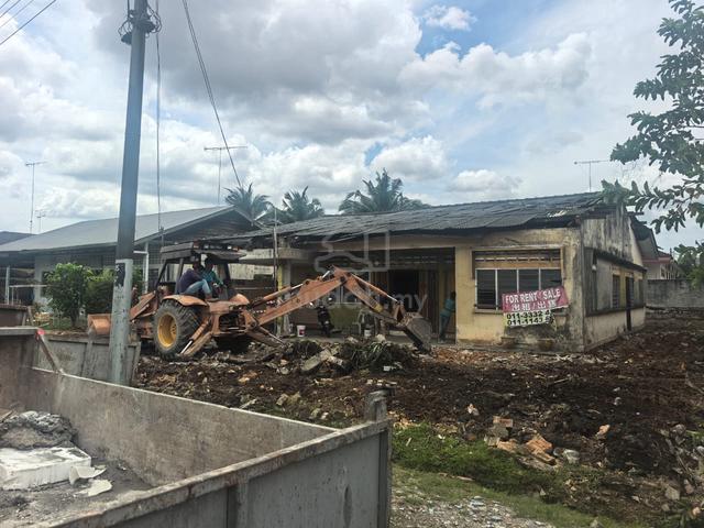 house for sale ( jual seadanya ) 1