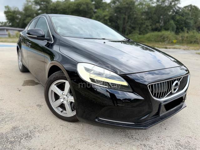 |2017| Volvo V40 2.0 T4 Safety 1st Easy full Loan - 1