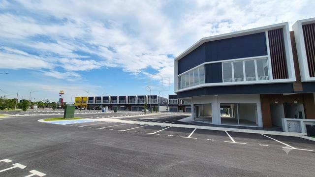 [CORNER FACING MAINROAD] Ground floor. The Corak Bandar Serenia. 1