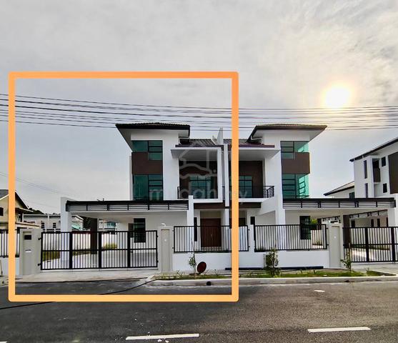 Two & Half Storey Semi Detached House for Sale at Airport Area Miri 1