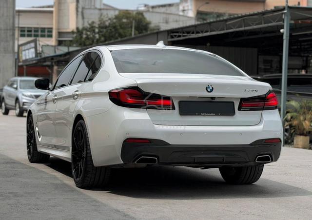 SUNROOF POWERBOOT 2023 Bmw 530i 2.0 M SPORT LCI(A) - 2