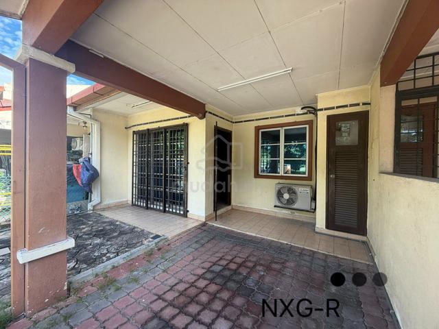 [Facing Field] Bukit raja zapin 1.5sty 20*65sqft furnished for rent 1