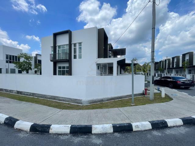 Double Storey Corner Lot La Casa Lunas 1