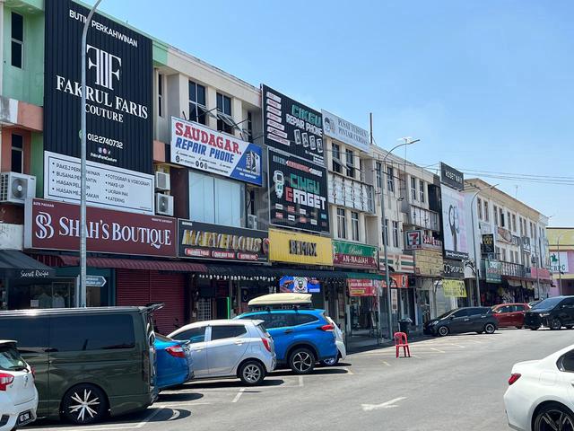 Facing Main Road 1st Floor Shoplot Near Pasaraya Yawata Jitra For Rent 1