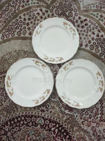 Grindley England Cream Petal Bowls and Plates - photo 3 of 6