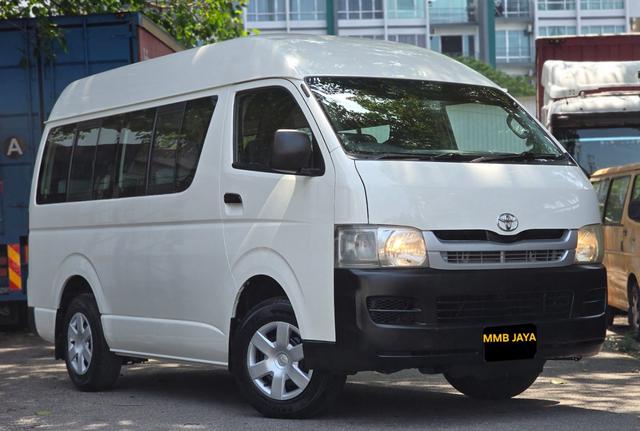 Toyota Hiace KDH200 2.7 Petrol (M) Window Van - 1