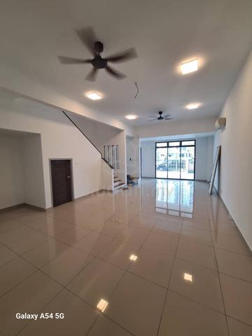 Puchong Kinrara Superlink Newly Double Storey For Rent, Tzu Chi 1