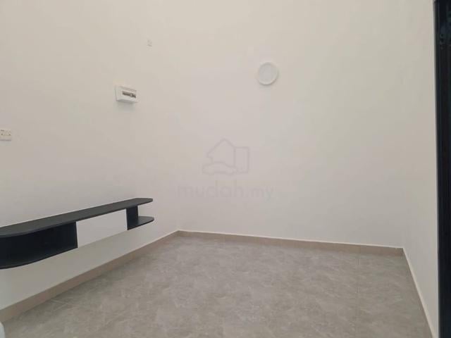Hot Area Tebrau @ Mount Austin Good Condition Double Storey House 1