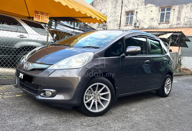 2014 Honda JAZZ 1.3 H FuLoan/ReversCamera/SportRim - 1