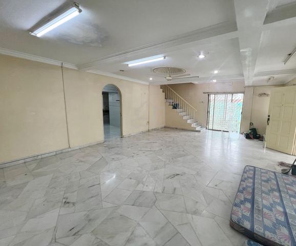 [CORNER LOT] Double Storey Tmn Usaha Jaya Bukit Desa Kepong for Rent 2