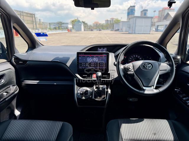 2019 Toyota VOXY 2.0 ZS KIRAMEKI II (A) - 4