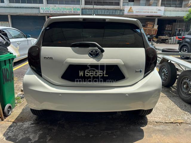 2013 Toyota PRIUS C 1.5 (HYBRID) NHP10R (A) - 3