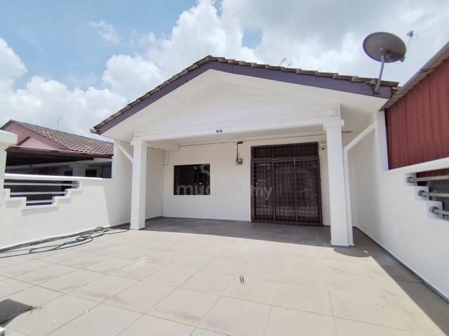 Kulai Single Storey House Jalan Nuri Bandar Putra Renovated New Paint 1
