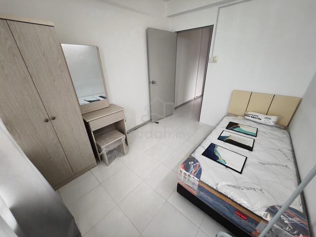 Jelutong room for rent near Georgetown  1