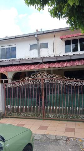 tepi sekolah, belakang masjid cenderawasih, dalam bandar kuantan 1