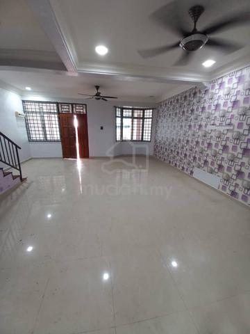 Taman Universiti🔥 Double Storey House for Rent 1