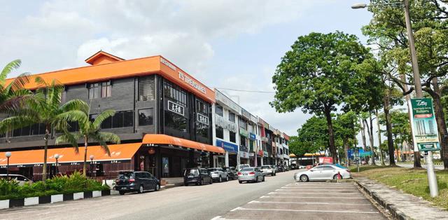 Taman Molek 3 adjoin Shop Lot 3 unit =8480sqft 1