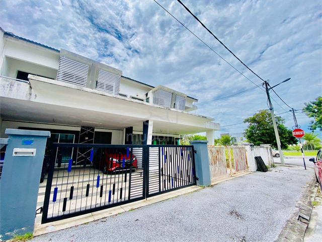Double Storey Superlink The Strand Park Bandar Baru Sri Klebang,Perak 1