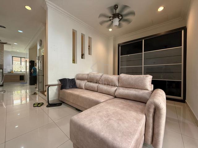 3 Storey Renovated 6room Fully Furnish Anjung Sari Setia Alam for rent 1