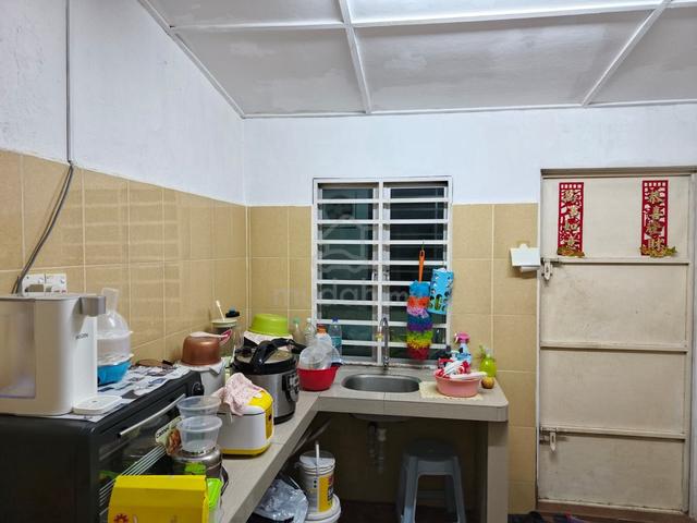 Town house Ground floor taman bukit Emas seri kembangan Selangor 1