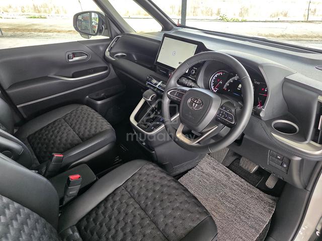 2023 Toyota VOXY 2.0 SZ LOW MILEAGE - 4