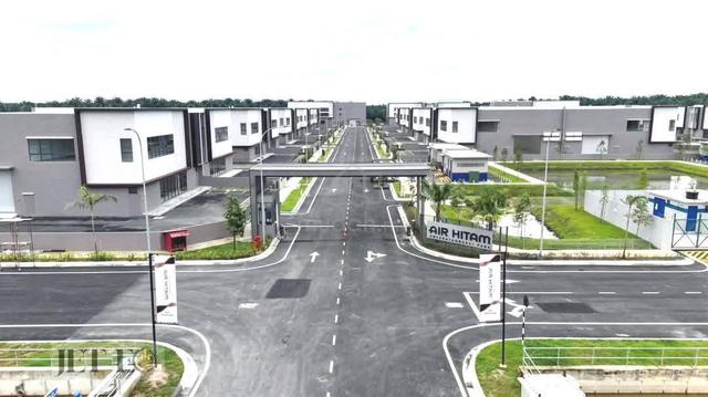 KLANG Air Hitam E Park BRAND NEW 1.5 Storey Semi D Factory For Rent 1