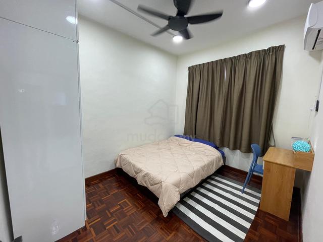 Medium Room For Rent (With Windows) Female Only Beverly Hills Ph1 1