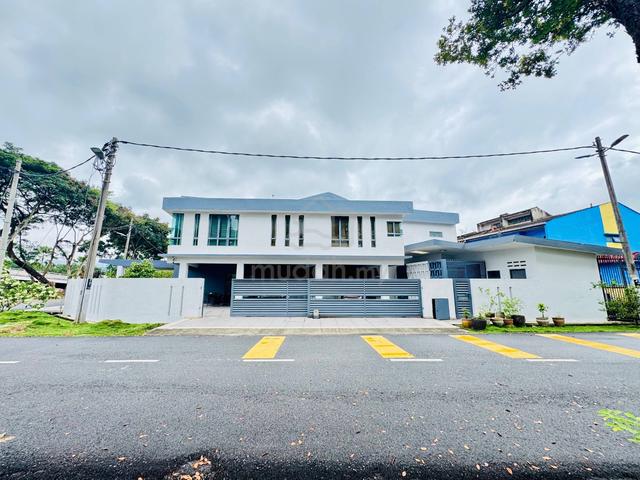 Superb Big and Mega Corner Lot Houses 1