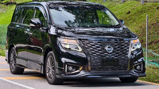 Nissan ELGRAND 2.5 URBAN CHROME PREMIUM - 3