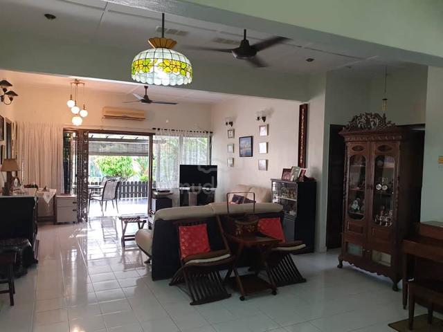 Bungalow House Corner unit Hill side 1