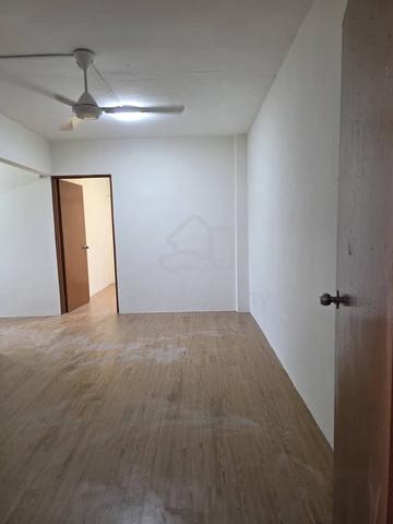 Taman Tampoi Utama Flat 5