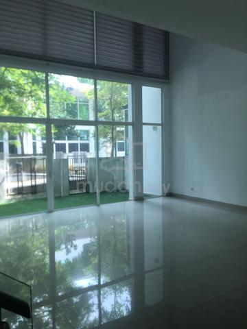 3 Storey Lagenda Waterfront Superlink For Rental in Bukit Jelutong 1