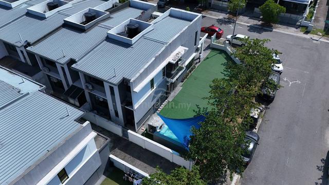 CORNER LOT DOUBLE STOREY TERRACE DAHLIA CLOVER CAHAYA ALAM , Sek U12 1