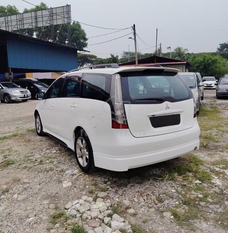2010 CASH OTR Mitsubishi GRANDIS 2.4 FACELIFT (A) - 3