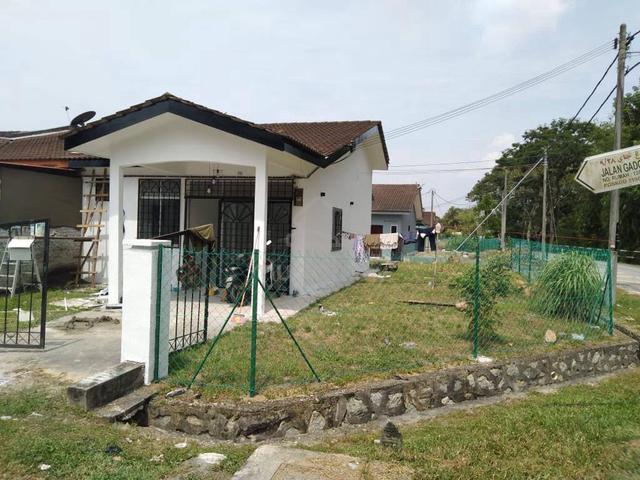 Corner single storey terrace taman gadong jaya, labu 1