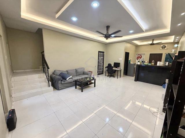 Wau Kikik, Bandar Layangkasa, Pasir Gudang, Kota Masai, Kong Kong 1