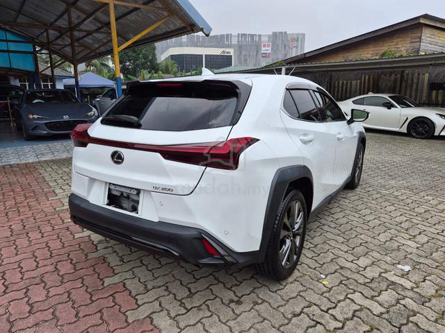 2022 Lexus UX200 2.0 F SPORT , BLACK INTERIOR - 4