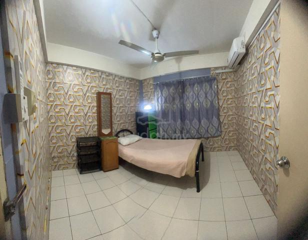 Bilik Aircon utk perempuan sahaja, 1
