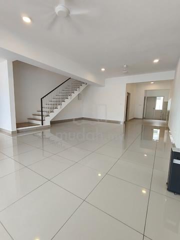 Rumah 2 Tingkat, Puncak Alam 1