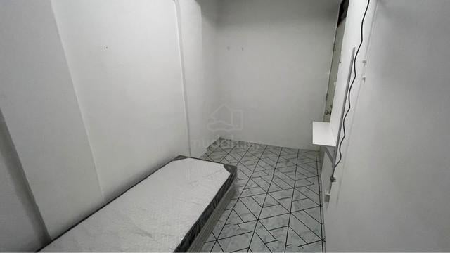 Fully Furnished Selangor Petaling Jaya Room For Rent 1