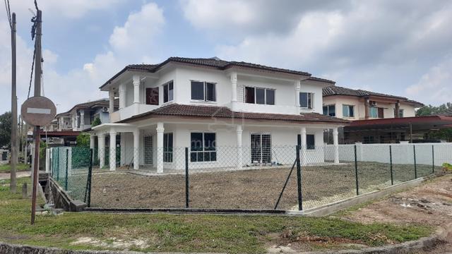 2 storey semi d corner unit facing field at Bandar Amanjaya for sales 1