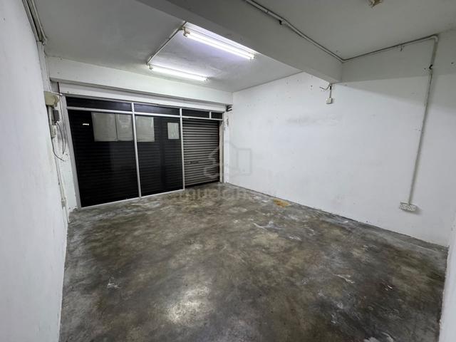 Rent Front Spaces only!! Ground floor! Lebuh Cecil shoplot 500sqft 1