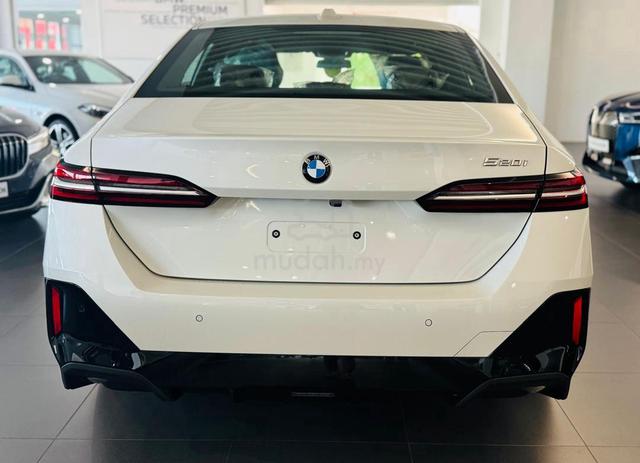 2025 BMW 520i M-Sport - Ready Stock Low Mileage - 3
