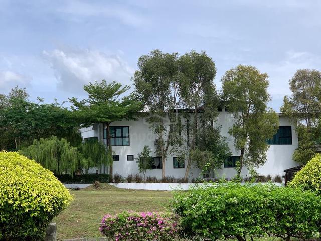 Perdana Lakeview East Bungalow with Good Natural Lighting private pool 1