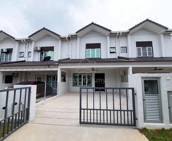 Nice Unit M Senyumia for Rent Complete Kitchen cabinet Salak tinggi 1
