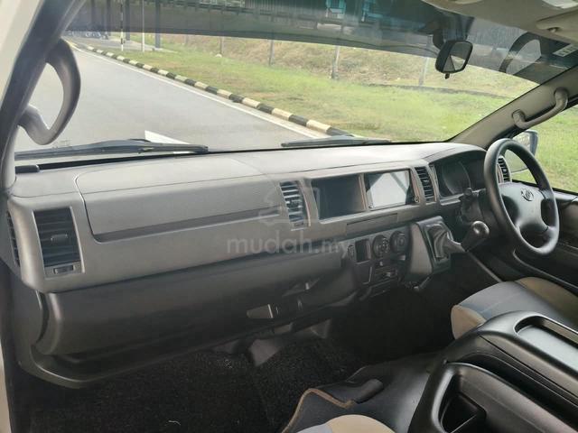 2019 Cam PLACER-X 2.5 (M) 18 Seat Window Van - 5