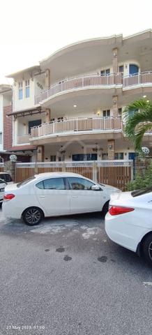 3 Storey House [Corner Unit] with Pool & Gerden Laman Residen, Slyg 1