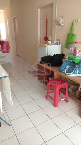 Tmn Merdeka, bare unit facing main road 3r2b single storey for sale 1