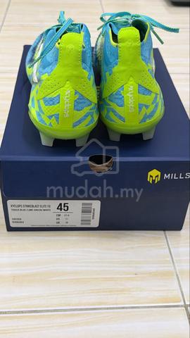 Soccer Shoes - photo 2 of 3